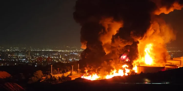 تل ابیب میں تباہ کن میزائل حملے، خوف کی فضاء پیدا