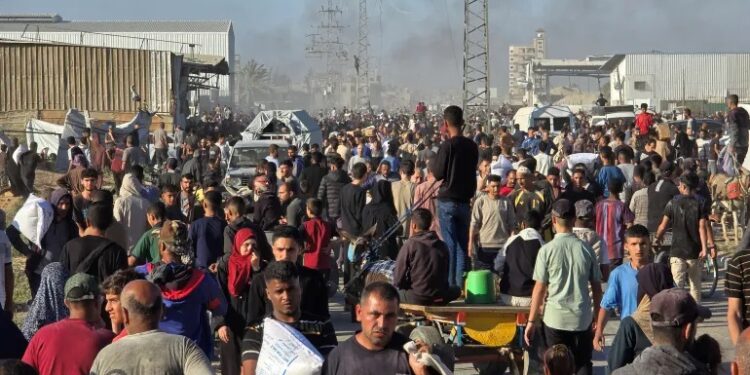 قابض اسرائیلی فوج کا غزہ میں خیمہ بستی پر حملہ، 7 فلسطینی شہید۔