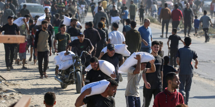 شمالی غزہ: قبائلی سکیورٹی کے بعد امدادی ٹرکوں کی آمد