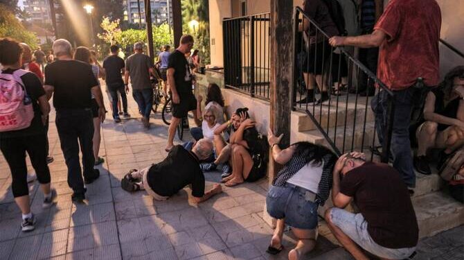 ایرانی حملے کے خوف سے سینکڑوں صہیونی سمندری راستے سے قبرص فرار