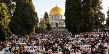قابض اسرائیل کی رکاوٹوں کے باوجود 80 ہزار فلسطینیوں کی عیدالاضحیٰ کی نماز مسجد اقصیٰ میں ادا