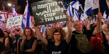 صہیونی قیدیوں کے اہل خانہ کا جنرل کے بیانات پر سخت احتجاج