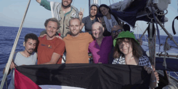 غزہ کشتی میڈلین پر صہیونی بحریہ کے حملے کے بعد آٹھ امدادی کارکن قید