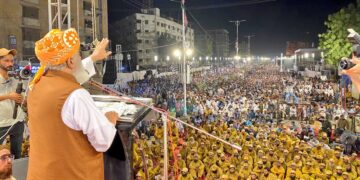 اسرائیلی حملے کی صرف مذمت نہیں بلکہ ہم ایران کے شانہ بشانہ کھڑے ہونے کا اعلان کر رہے ہیں، فضل الرحمان