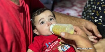 غزہ کے معصوم بچے موت کے قریب، دودھ کی جگہ دال کا شوربہ آخری سہارا