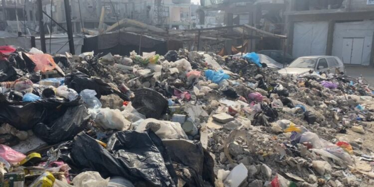 غزہ میں کچرے کا بحران، صحت تباہ ہونے کا خدشہ: فلسطینی این جی اوز