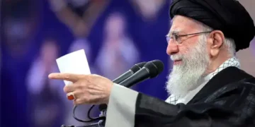 خامنہ ای کا اسرائیل پر رحم نہ کرنے کا عہد