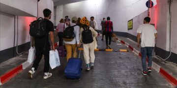 ایرانی میزائل حملوں کے نتیجے میں ہزاروں اسرائیلیوں کو گھر خالی کرنا پڑے