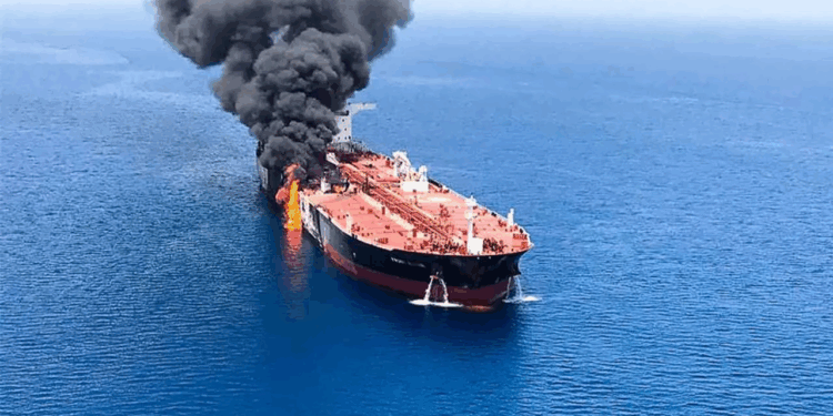 بحرِ احمر میں مزاحمتی حملہ، صہیونی ریاست سے منسلک جہاز غرق