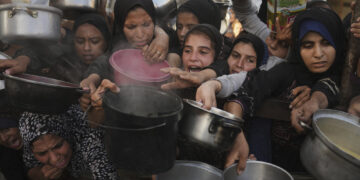 غزہ میں خوراک کا بحران شدت اختیار کر گیا، انروا ملازمین بے ہوش ہونے لگے