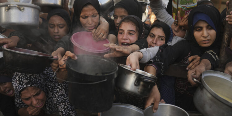 غزہ میں خوراک کا بحران شدت اختیار کر گیا، انروا ملازمین بے ہوش ہونے لگے