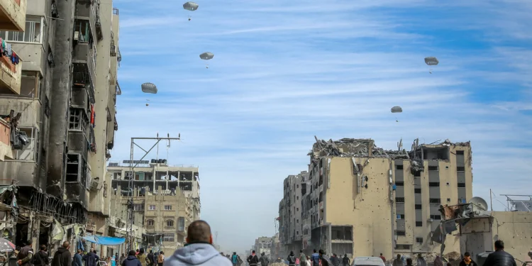 غزہ کی قبائلی کمیٹی  نے ایئرڈراپ امداد مسترد کر دی، انسانی وقار کی توہین قرار