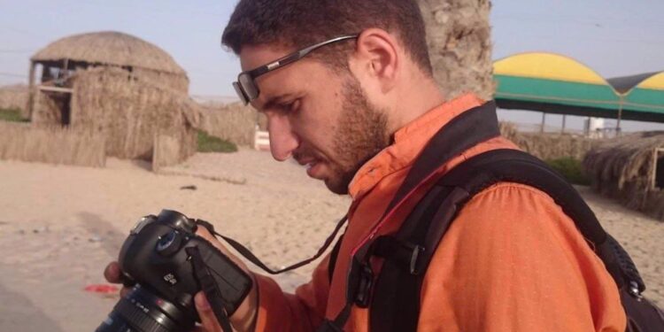 غزہ: صحافی حسام العدلونی اہلِ خانہ سمیت شہید