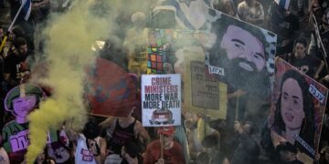 صہیونی قیدیوں کے اہل خانہ : نیتن یاہو حکومت سیاسی مفاد کے لیے قیدیوں کا استعمال کررہی