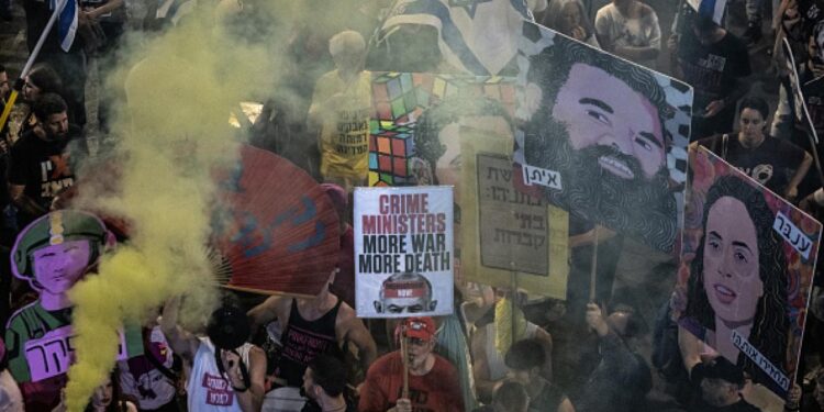 صہیونی قیدیوں کے اہل خانہ : نیتن یاہو حکومت سیاسی مفاد کے لیے قیدیوں کا استعمال کررہی