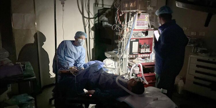 الأقصیٰ ہسپتال میں ایندھن کی قلت، سینکڑوں مریضوں کی زندگیاں خطرے میں