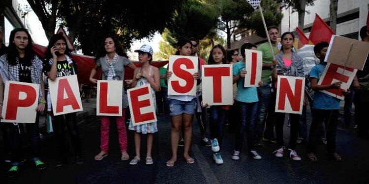 یونان میں قابض اسرائیل مخالف مظاہرے شدت اختیار کر گئے، سفارتی عملہ نکال لیا گیا