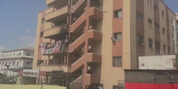 ظالم صہیونی ریاست کی ناصر اسپتال پر دانستہ بمباری، بائیس شہری شہید