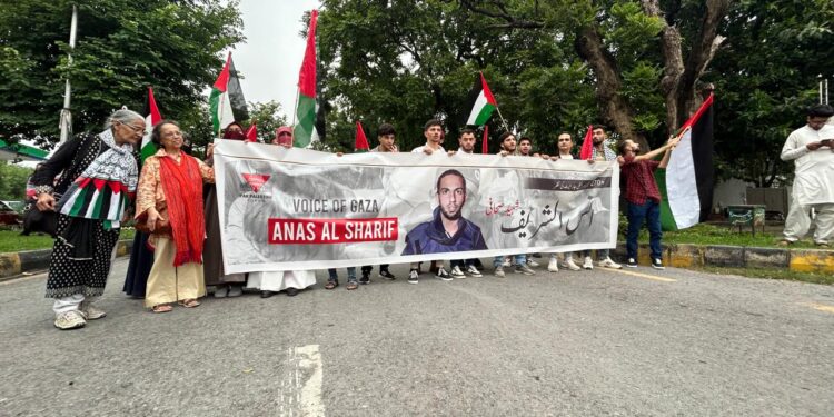 ’سچ کو مارا نہیں جا سکتا‘: کراچی و اسلام آباد میں فلسطینی صحافیوں کے قتل پر احتجاج