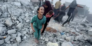 اسرائیلی بمباری سے غزہ میں مسجد و عمارتیں تباہ، 83 فلسطینی شہید