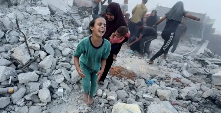 اسرائیلی بمباری سے غزہ میں مسجد و عمارتیں تباہ، 83 فلسطینی شہید