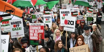 برطانیہ میں ٹرمپ کے دورے کے خلاف مظاہرے، ہزاروں افراد سڑکوں پر