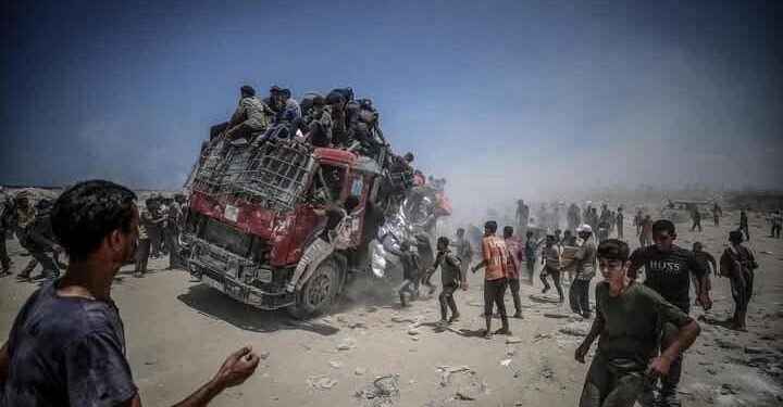 صہیونی حکومت کی لوٹ مار: پانچ دن میں صرف پانچ سو چونتیس امدادی ٹرک غزہ پہنچ سکے