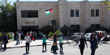 قابض فوج کا بئرزیت یونیورسٹی پر دھاوا، اسلامک بلاک کو دھمکیاں