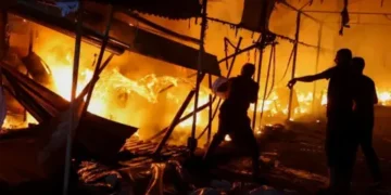 قاتل فوج خیموں پر پٹرول بم گرا رہی ہے، شہری محتاط رہیں