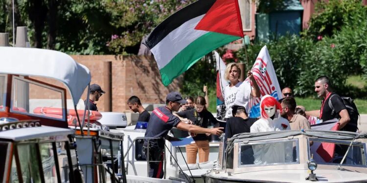 اٹھارہ سو فنکاروں کا صہیونی فلمی اداروں کے بائیکاٹ کا اعلان