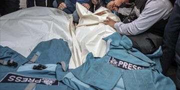 ظالمانہ صہیونی بمباری سے دو سو اٹھاون فلسطینی صحافی شہید