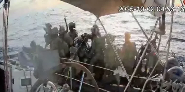 تیونس: صمود فلوٹیلا پر صہیونی حملوں کے خلاف امریکی سفارت خانے کے گھیراؤ کا مطالبہ