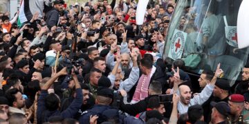 مزاحمت کی کامیابی، صہیونی جیلوں سے دو ہزار فلسطینی رہا