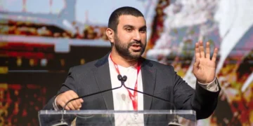 صہیونی نواز خاتون کے کہنے پر فلسطین حامی برطانوی تجزیہ نگار گرفتار