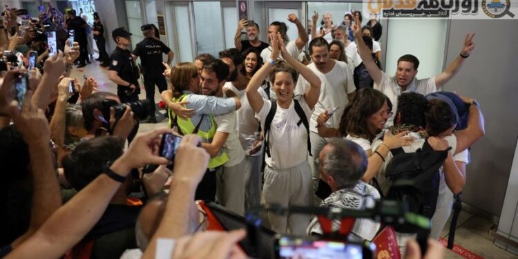 صمود فلوٹیلا کے انتیس ارکان کی رہائی، اسپین واپسی پر پرتپاک استقبال