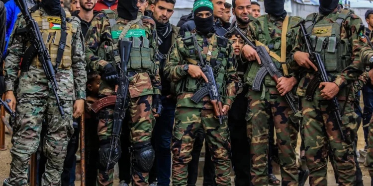 القسام: ملبے سے صہیونی قیدیوں کی لاشیں بھاری مشینری کے بغیر نہیں نکالی جاسکتی