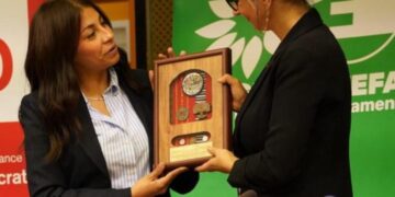 فلسطینی حقوق کی علمبردار: فرانسسکا البانیز کو اعزاز سے نوازا گیا