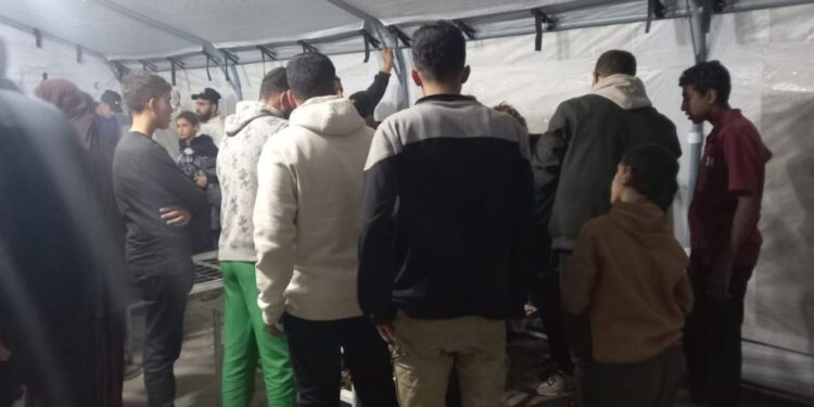 غزہ میں شہری پناہ گاہ پر اسرائیلی بمباری، 10 افراد زخمی