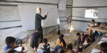 ملبے سے اُٹھتی روشنی: غزہ کے بچوں کا علم سے عہدِ وفا