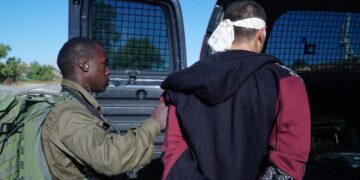 اسرائیلی فوج کی وسیع کارروائی، 65 سے زائد فلسطینی گرفتار