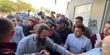 فلسطینیوں کی جبری بے دخلی کے بعد، اب بیرونِ ملک جانے پر بھی اسرائیلی پابندی