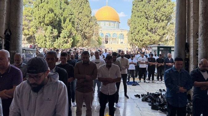 الاقصیٰ میں ستر ہزار فلسطینیوں کا ایمان افروز نماز جمعہ کا اجتماع