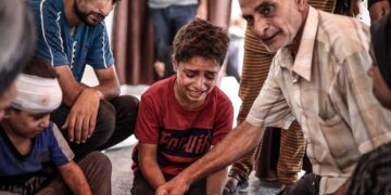 غزہ کا یتیم یزن جس سے صیہونیوں  نے سب چھین لیا