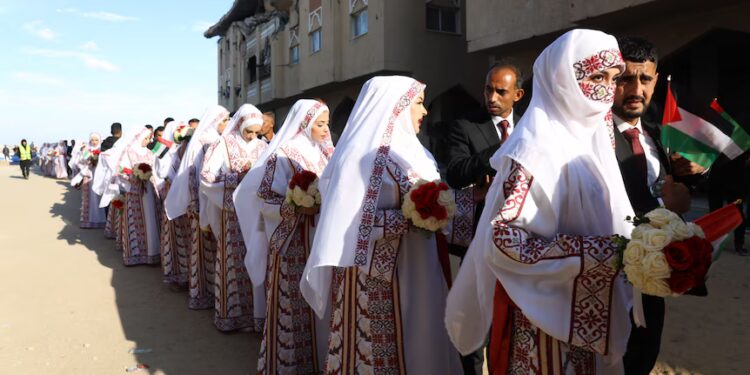 دو سال بعد غزہ میں 50+ جوڑوں کی شادی، زندگی کی نوید