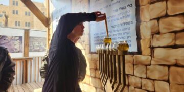 حانوکاہ کی آگ میں فلسطینی مقدسات اور زمینیں نشانہ