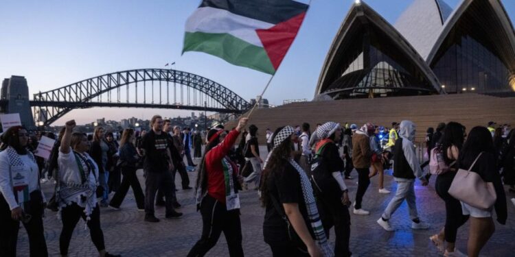 سڈنی اوپیرا ہاؤس میں فلسطین نواز پیغامات پر آسٹریلوی شہری کے خلاف مقدمہ