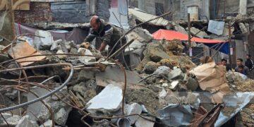 ملبے تلے امید، دیر البلح میں خوف اور بے بسی کی داستان