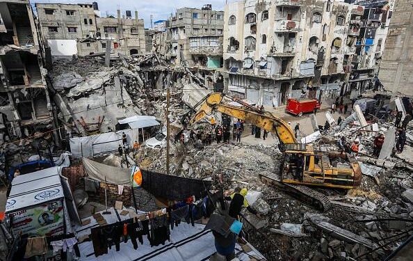 قابض اسرائیل کی فائرنگ اور بارش کی تباہ کاری، غزہ کے بے گھر افراد کی مشکلات بڑھ گئیں