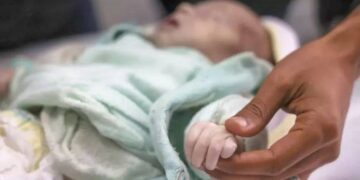 غزہ میں سردی سے دو ہفتے کے بچے کی شہادت