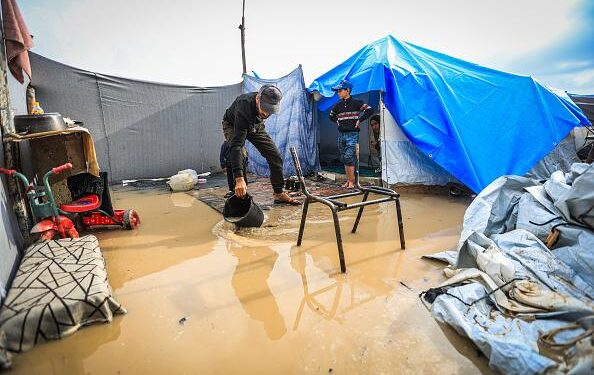 غزہ میں 22 ہزار خیمے تباہ، بے گھر فلسطینی دوہری مصیبت میں